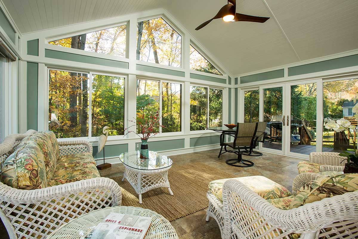 How to Design the Perfect Sunroom: Tips from Expert Sunroom Contractors